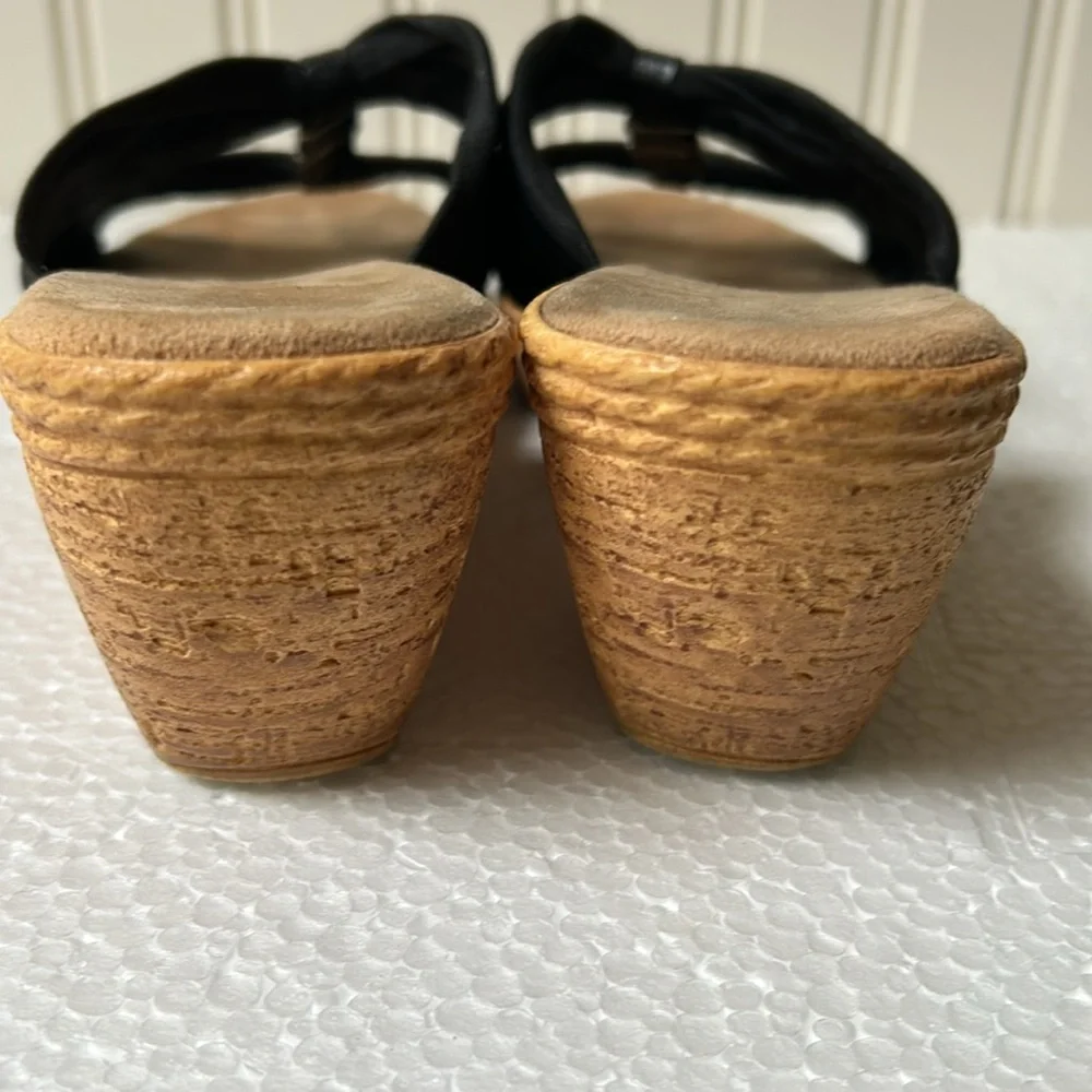 Italian Shoemaker women bejewel Cork Wedge 2.5” Heel suede insole size 8 black